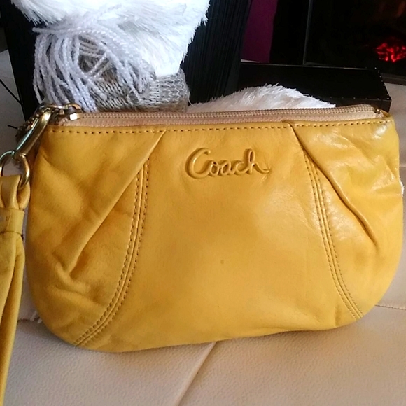 Coach Handbags - Coach wristlet